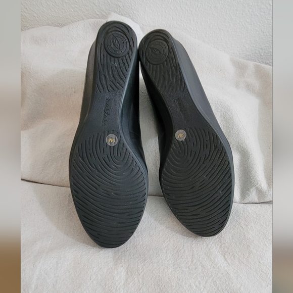 Nuture black leather wedge heels pumps size 9M EUC!!! - Picture 3 of 4